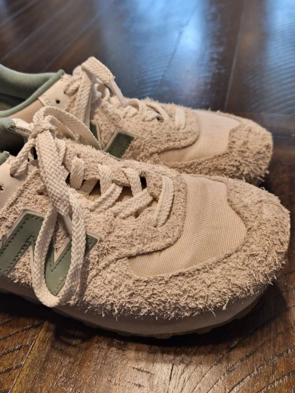 New Balance 574 Mens Sz 10.5 Ivory Green Athletic Running Walking Shoes Sneakers